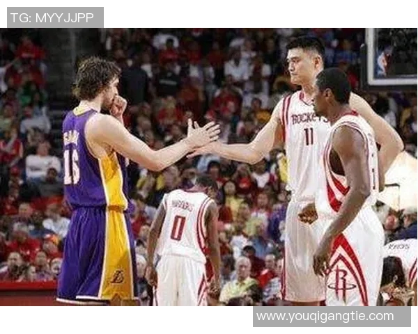 保罗与姚明携手共创篮球传奇的辉煌时刻 保罗与姚明携手共创篮球传奇的辉煌时刻