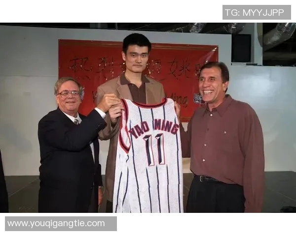 阿巴斯盛赞姚明在篮球界的影响力与贡献展现了中国体育的崛起与全球化趋势