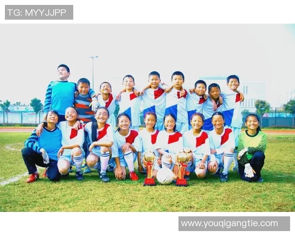 执着记者追寻足球明星背后的故事与梦想之旅